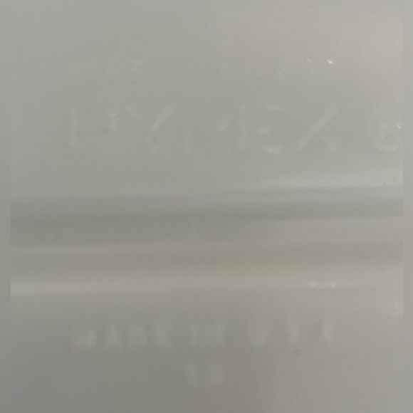 Vintage Pyrex 1083 White Milk Glass Divided Casserole Serving Dish 1 1/2 quart - Picture 5 of 5